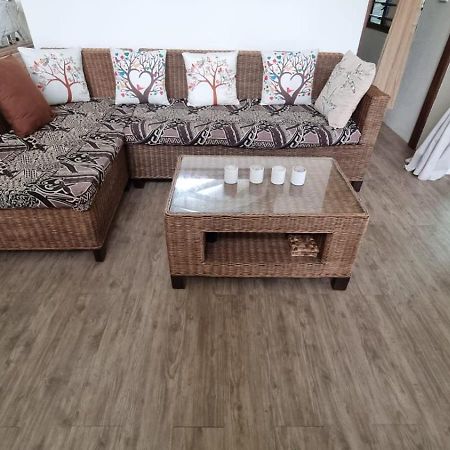 Whispering Palms - Absolute Beachfront Villas Port Vila Bagian luar foto