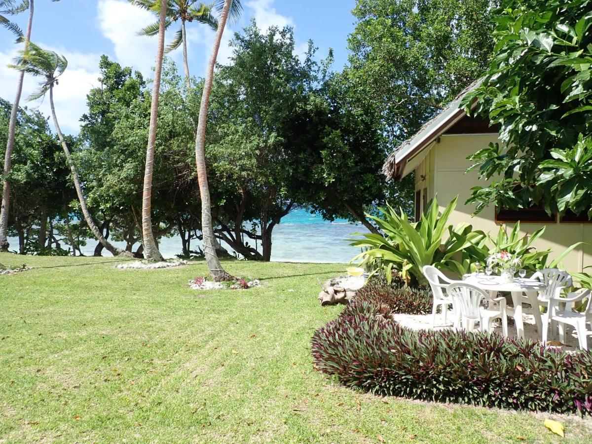 Whispering Palms - Absolute Beachfront Villas Port Vila Bagian luar foto