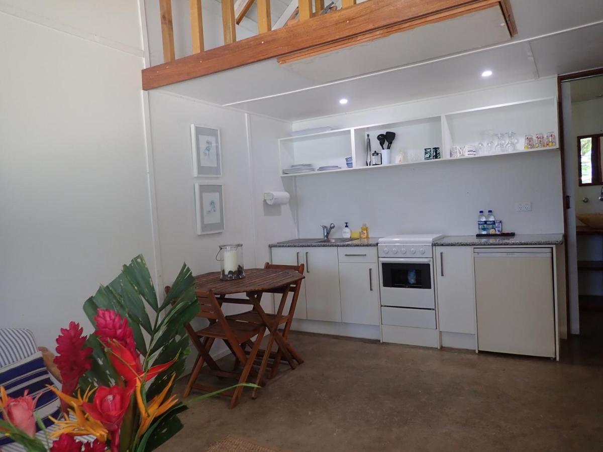 Whispering Palms - Absolute Beachfront Villas Port Vila Bagian luar foto