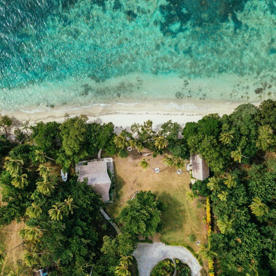 Whispering Palms - Absolute Beachfront Villas Port Vila Bagian luar foto