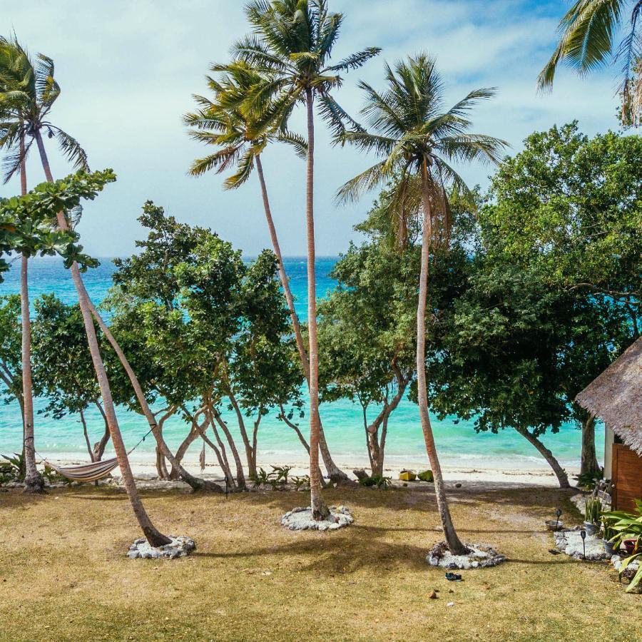 Whispering Palms - Absolute Beachfront Villas Port Vila Bagian luar foto