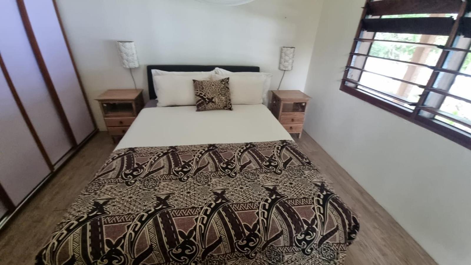 Whispering Palms - Absolute Beachfront Villas Port Vila Bagian luar foto