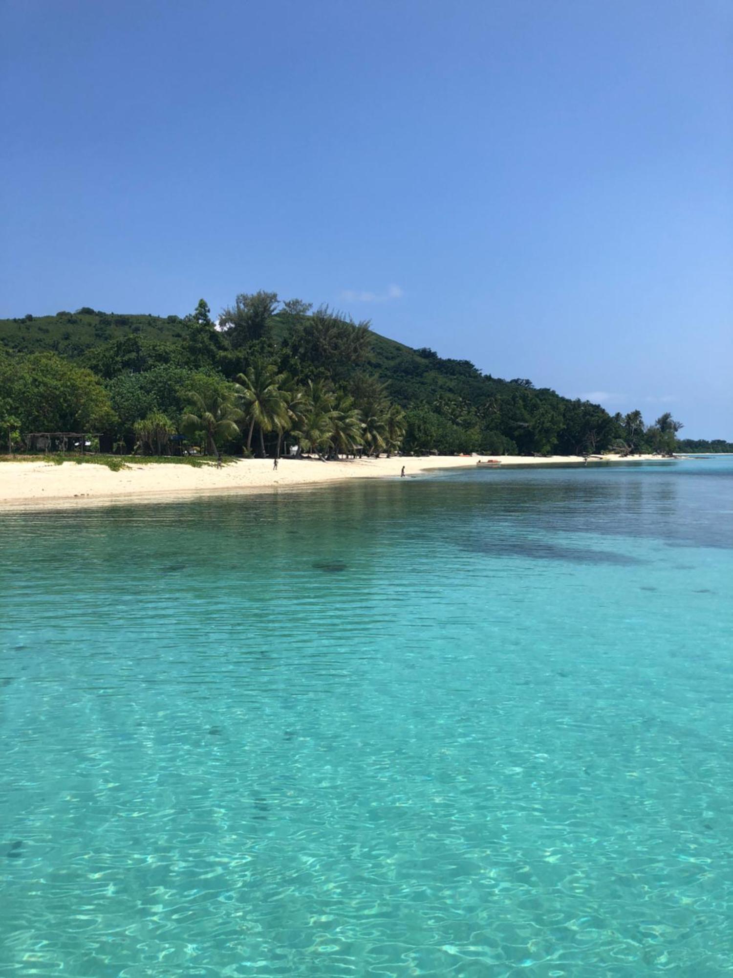 Whispering Palms - Absolute Beachfront Villas Port Vila Bagian luar foto