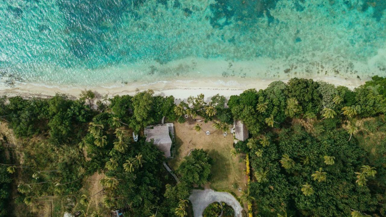 Whispering Palms - Absolute Beachfront Villas Port Vila Bagian luar foto